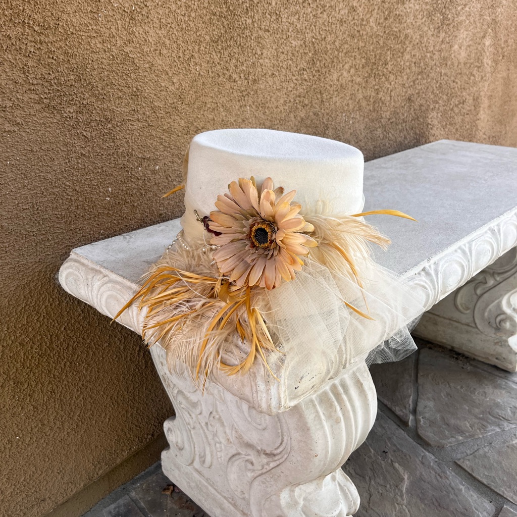 Cream Hat Feathers Pearls Derby Horse Race Track Vintage Pearl Accents